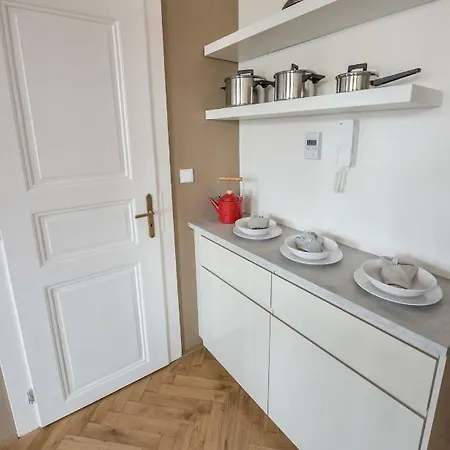 Letna Garden Apartment *