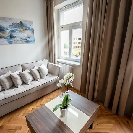 Letna Garden Apartment *