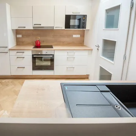 Letna Garden Apartment
