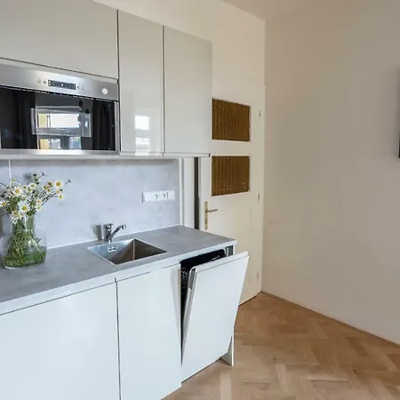 Letna Garden Apartment *