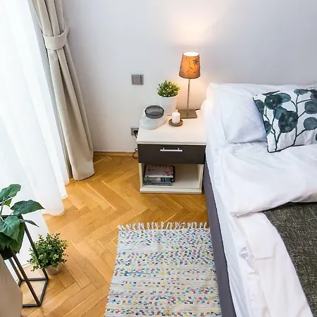 Art Ii Apartment *