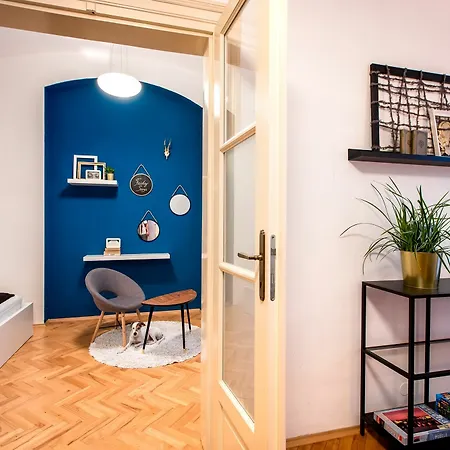 Friday Songs Apartament *
