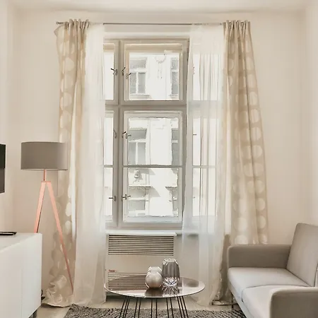 Comfortable Zizkov For 6 Pax Easybnb Prague