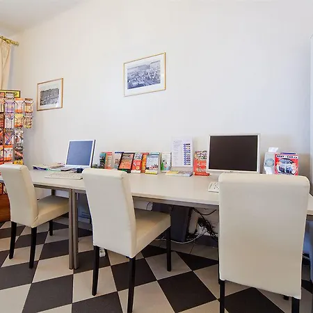 Hotel Meda Of Museum Kampa 3*