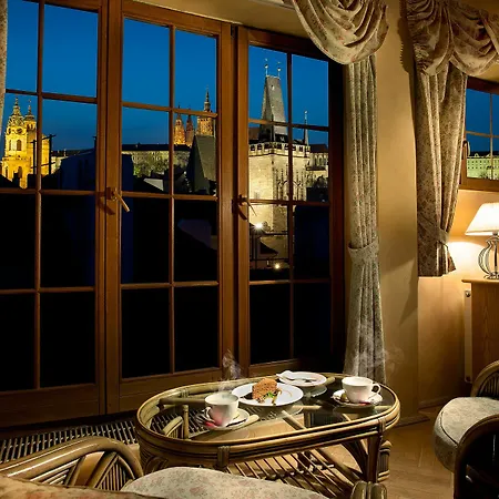 Hotel At The Golden Scissors Praga