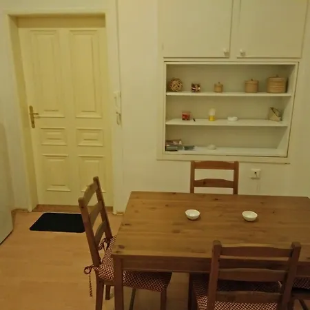 Tynska 7