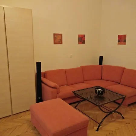 Tynska 7