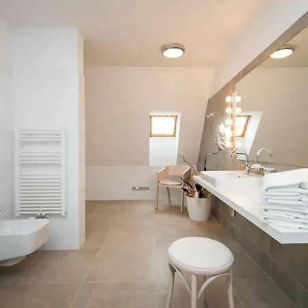 Empirent Avenue Apartment Prague