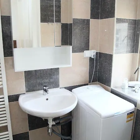 Charming Flats In Vinohrady | Praguestars Praga