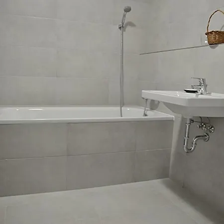 Exclusive Kolbenova Next To Subway Apartmán *