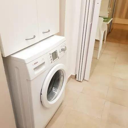 Apartment Cozy With Parking Near Center *
