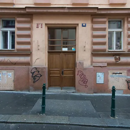 Spacious Near Wenceslas Square Apartment *