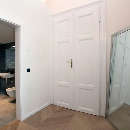 The House - Mezibranska Apartament Praga