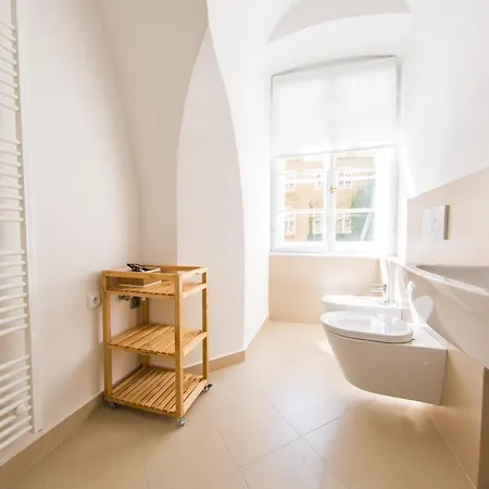 Three Golden Crowns 3* Prague