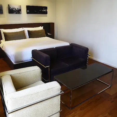 987 Design 4* Praga