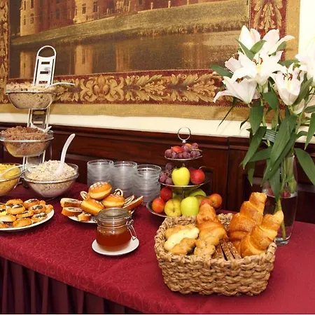 King Charles Boutique Отель 4*