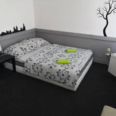 Damiell Hostel *