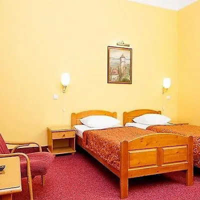 Cloister Otel