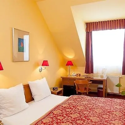 Cloister Otel