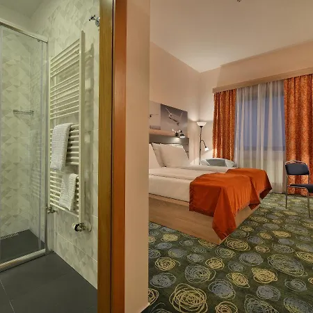 Hotell Ramada Airport 4*