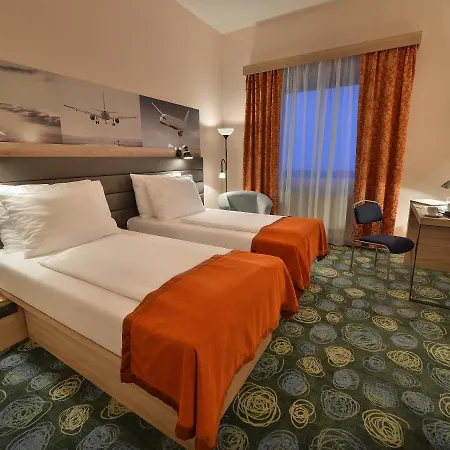 Ramada Airport Hotell