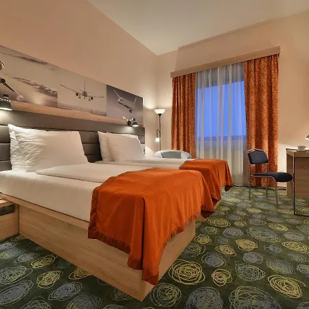 Hotell Ramada Airport 4*