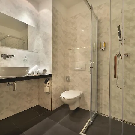 Hotell Ramada Airport 4*