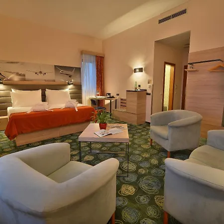 Ramada Airport Hotell 4*