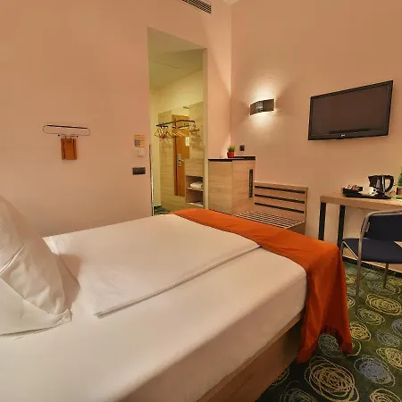 Ramada Airport 4*
