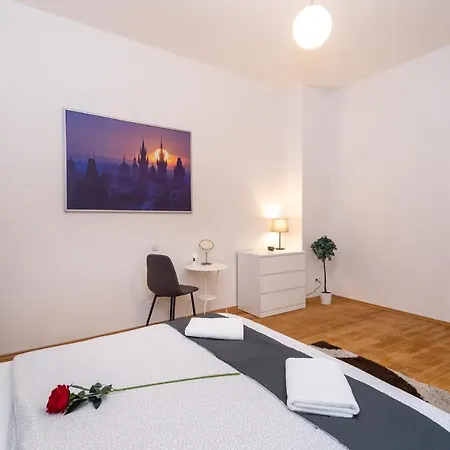 Apartment Luxury In The Center Of *