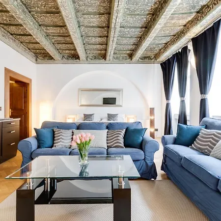 Charles Bridge Royal - Castle District Apartment Prag