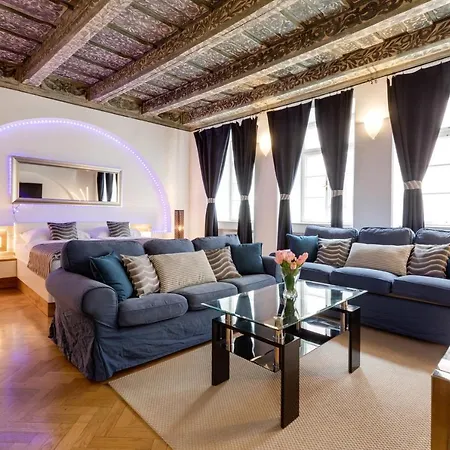 Charles Bridge Royal - Castle District Apartment Prag