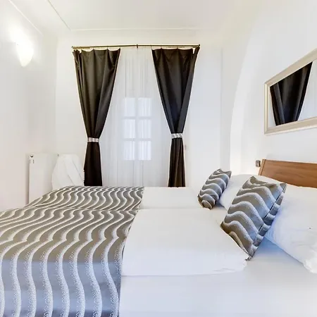 Charles Bridge Royal - Castle District Apartment