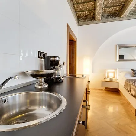 Charles Bridge Royal - Castle District Apartment