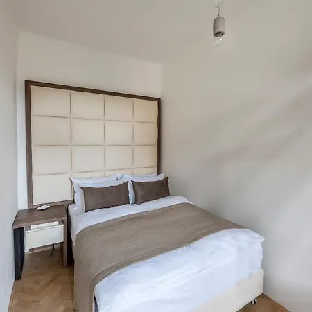 Letna Garden Apartment *
