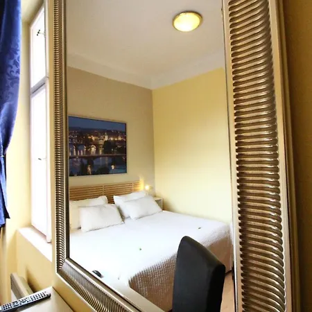 Lounge Crown