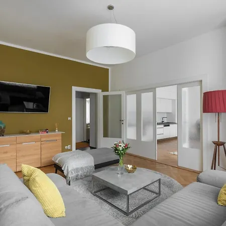 Apartment Deluxe In Old Town By Days Prague