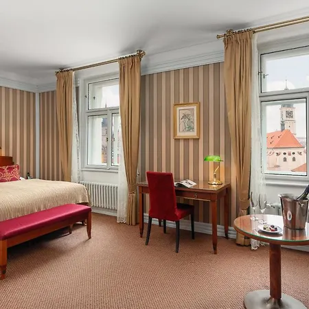 Hotell Paris 5*