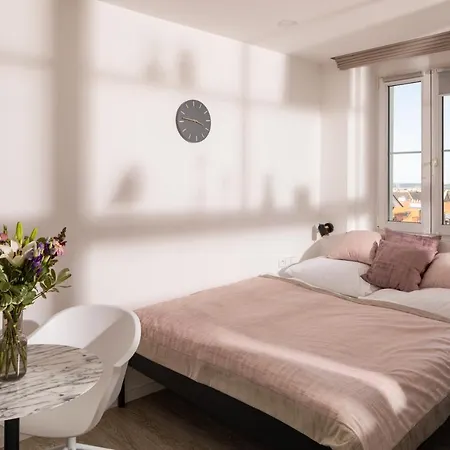 Minimalist Studio In Vinohrady By Days Prague