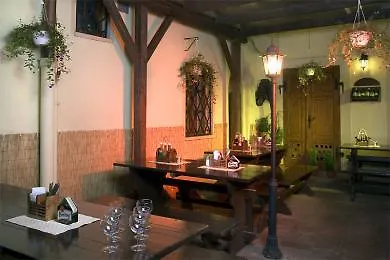 U Zlate Podkovy - At The Golden Horseshoe פראג