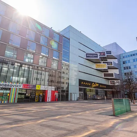 Business Andel, 10 Min To Centre, Netflix, Paid Parking * Prague