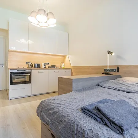 Business Andel, 10 Min To Centre, Netflix, Paid Parking Apartment Prague