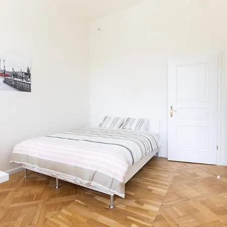 Kinskych Apartment *