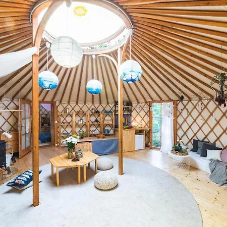 Jurta V Rokli Glamping *