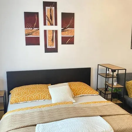 Apartment Byt Ve Vrsovicich K Pronajmuti - Cozy Vrsovice