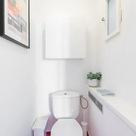 Bright Charming With Terrace, Parking & Airco. Apartmán