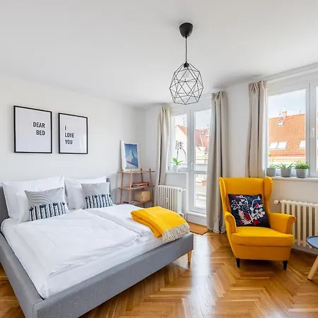 Bright Charming With Terrace, Parking & Airco. Apartmán