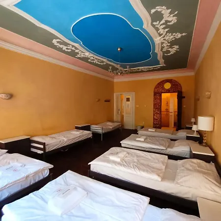 Albergue Charles Bridge &