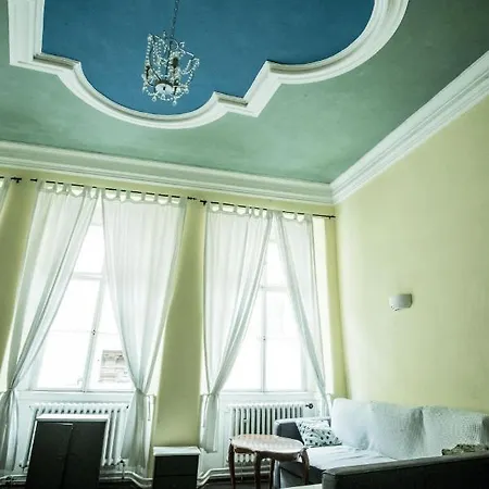 Albergue Charles Bridge & *