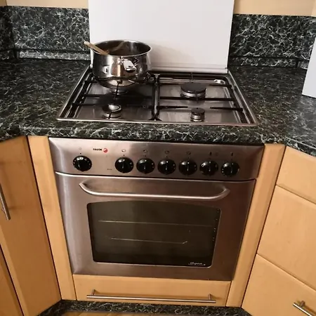Private In Shared Luxurious Palace Like With 2 Bathrooms Including Whirlpool And Virtual Reality ゲストハウス プラハ
